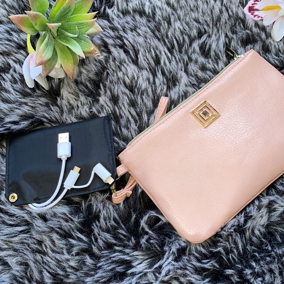 Liz Claiborne Pink Wristlet - Picture 4 of 8